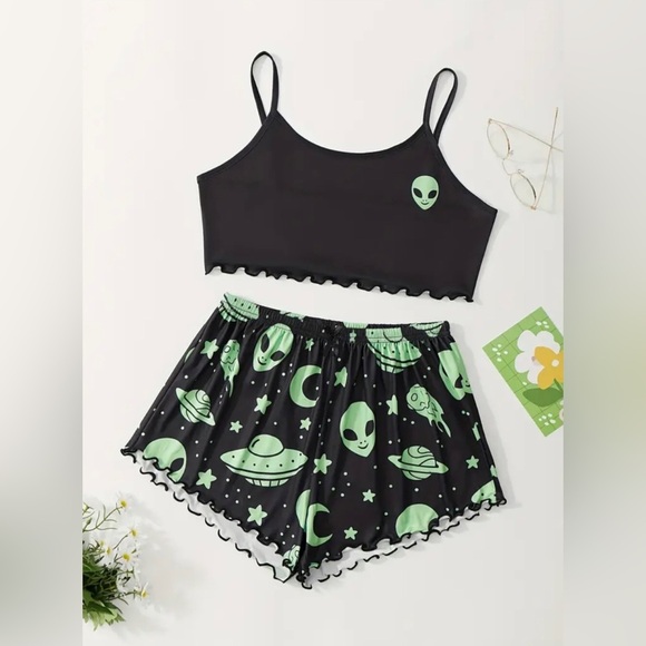 Womens Plus 2pc Black Green Alien Cropped Tank & Shorts Pajama Set - Picture 1 of 13